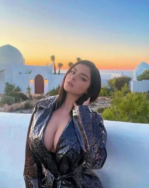 Demi Rose Images celebzbiography.com