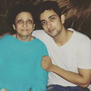 Fahmaan Khan with Mother